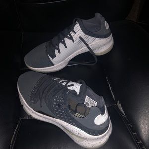 Under Armour Curry 4 low.